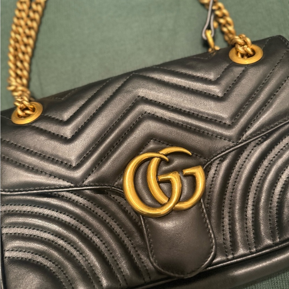 Gucci Marmont Medium Bag. Zero scratches. Pristine and almost new!